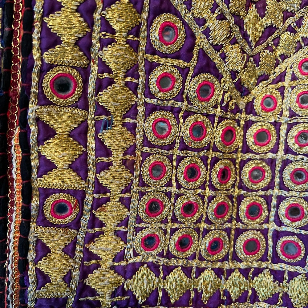 Vintage Banjara tote bag. Zip top, zip pocket inside. Mirrors, embroidery tassel - Picture 6 of 14
